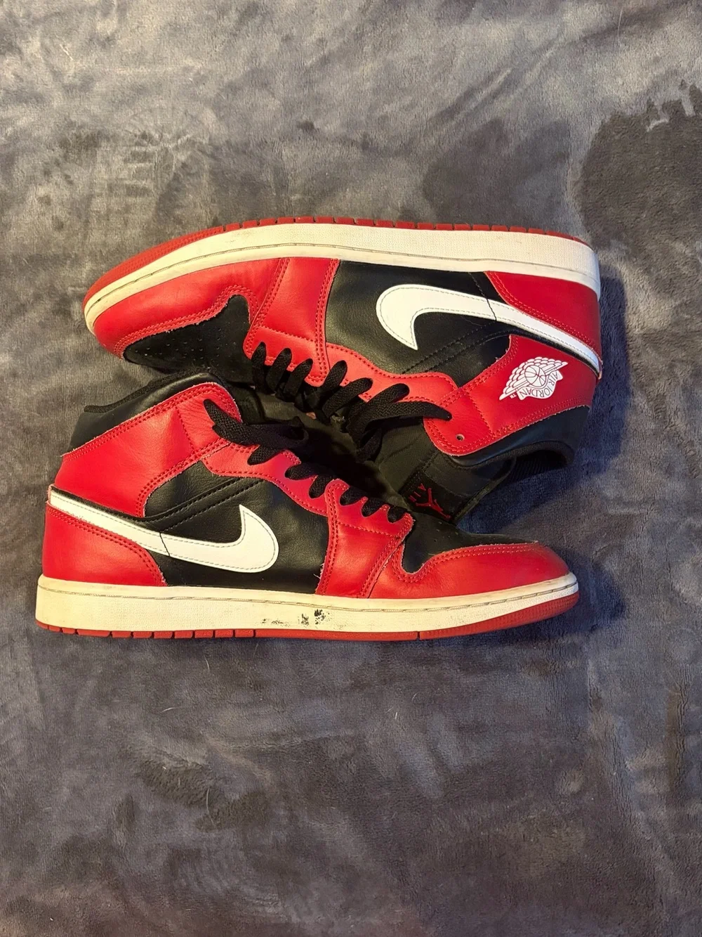 Jordan Retro High Top Men’s Sneakers - Black/Red